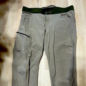 Only worn a couple times, my hobby gains some weight and no longer fits